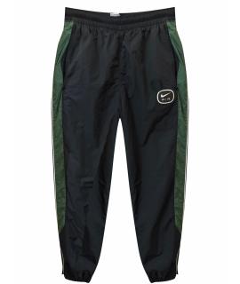 NIKE Спортивные брюки и шорты