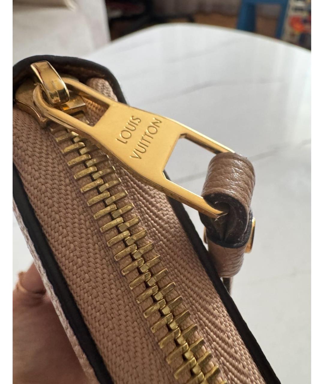 LOUIS VUITTON Бежевый кожаный кошелек, фото 4