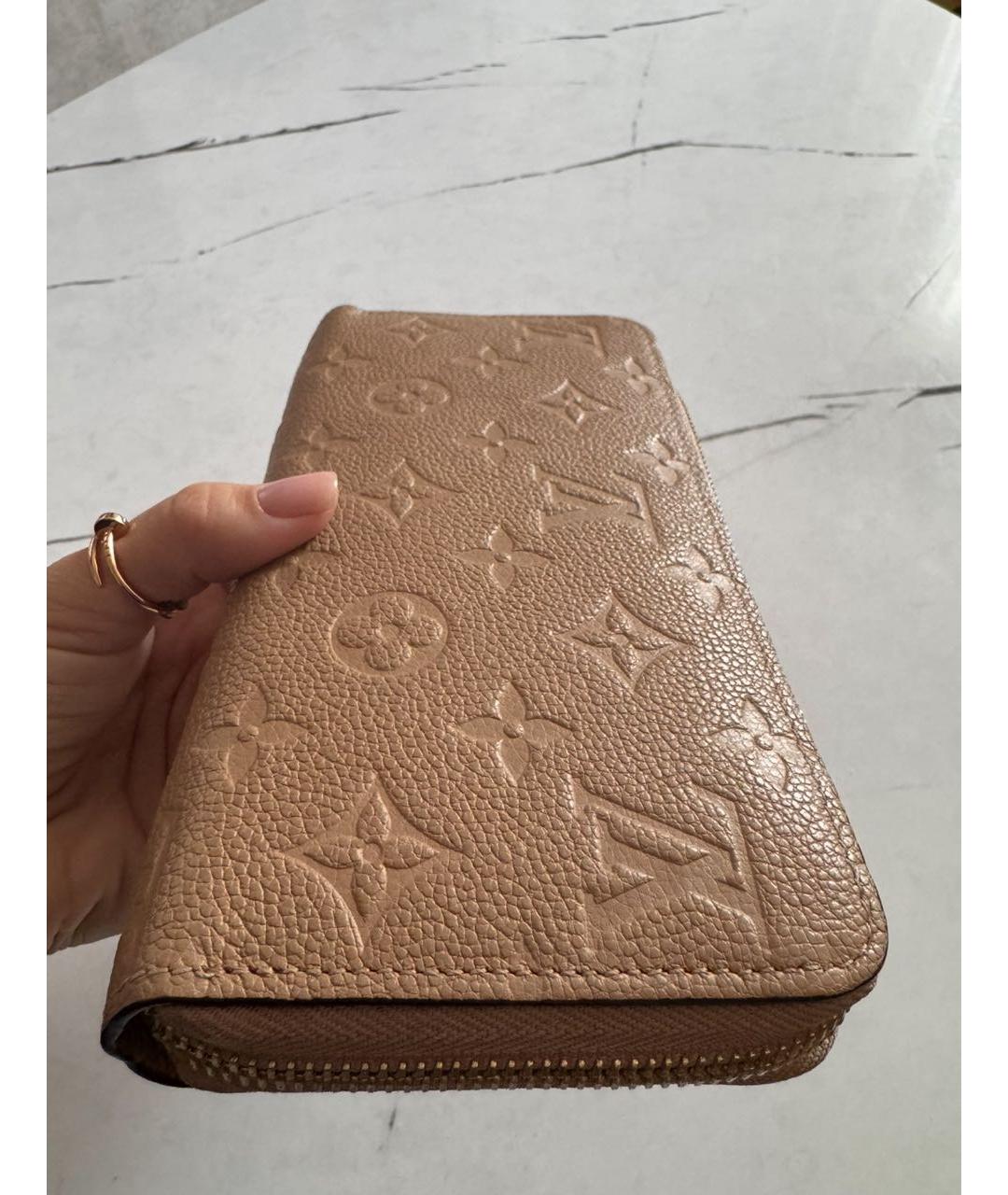 LOUIS VUITTON Бежевый кожаный кошелек, фото 2