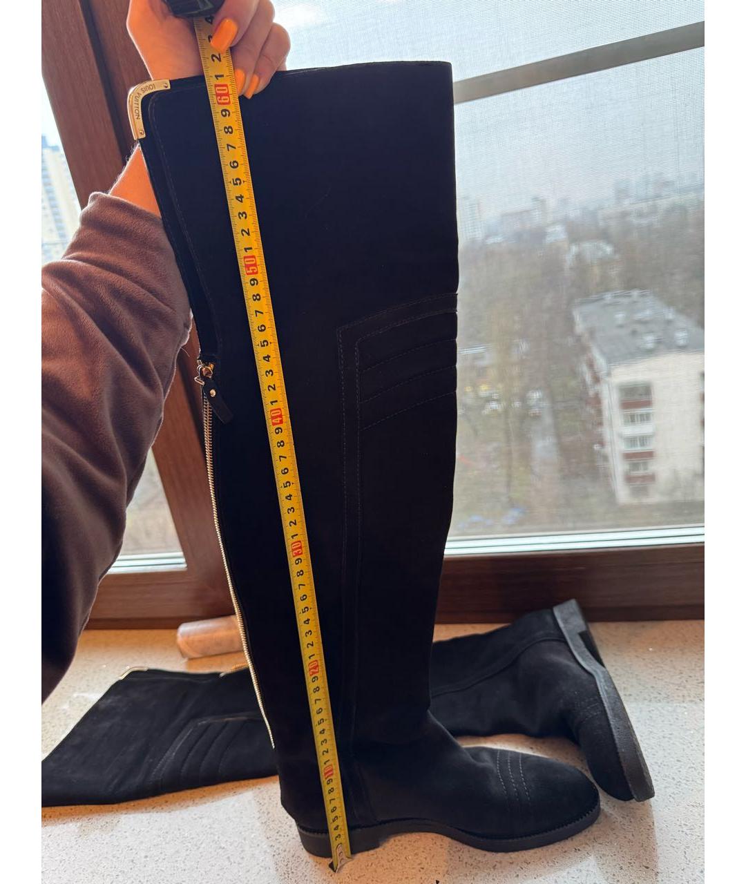 LOUIS VUITTON Черные замшевые ботфорты, фото 5