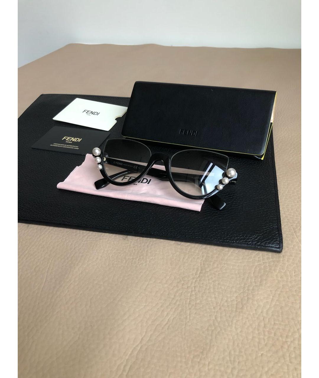 FENDI Черные пластиковые солнцезащитные очки, фото 2