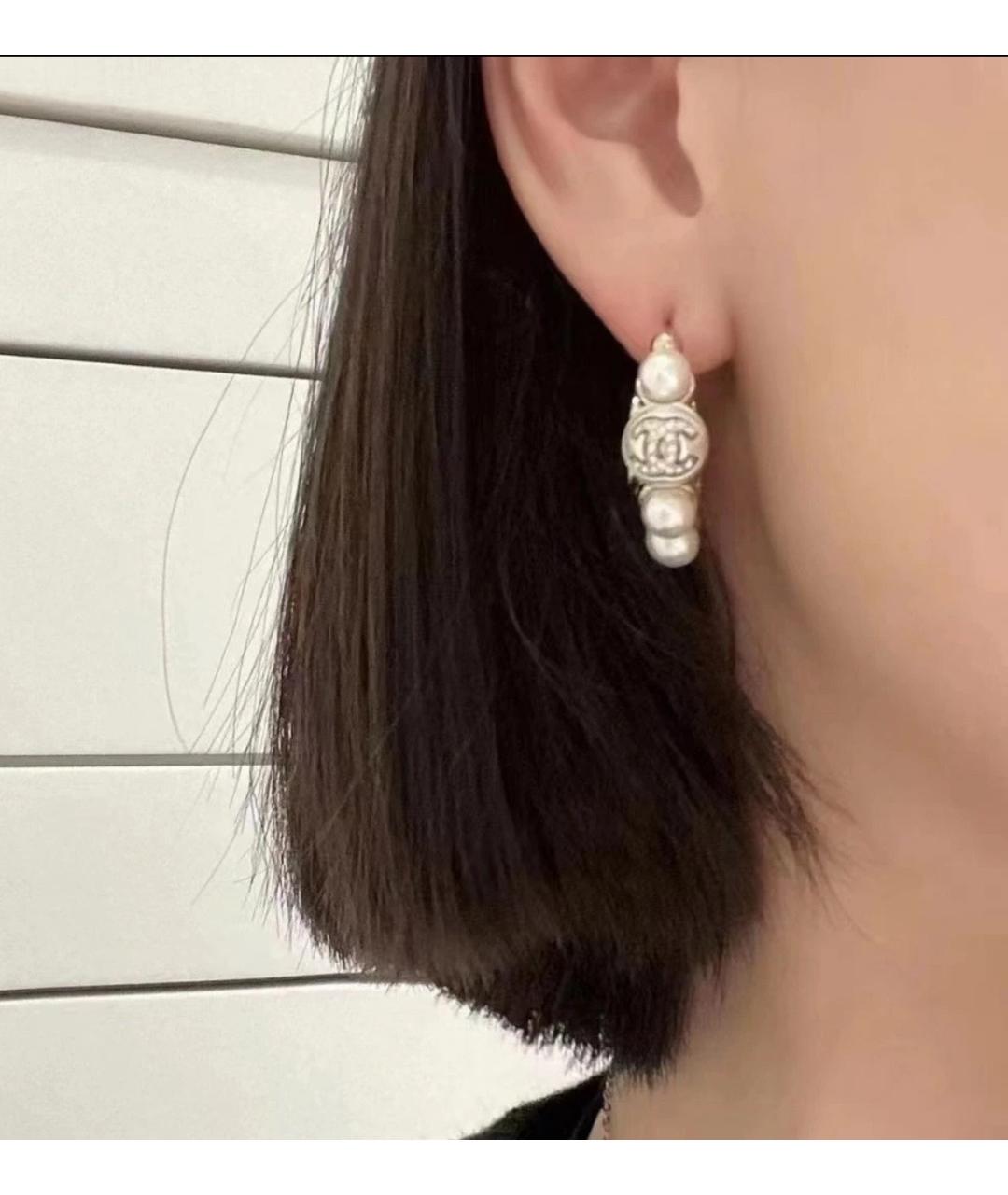 CHANEL Белые металлические серьги, фото 4