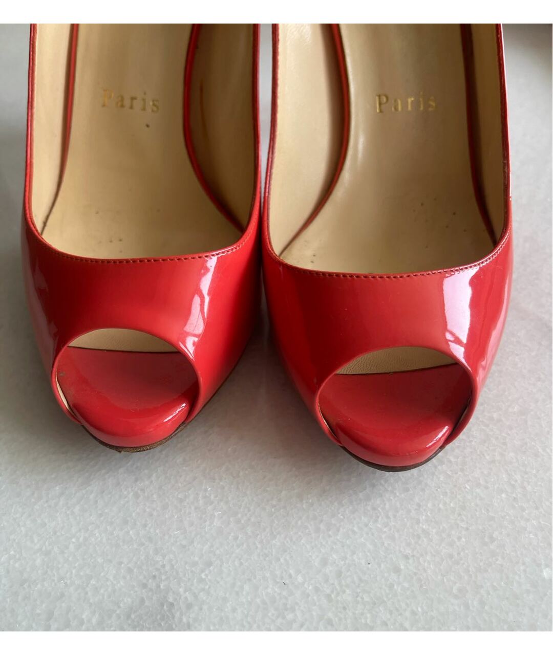 CHRISTIAN LOUBOUTIN Коралловые босоножки из лакированной кожи, фото 3