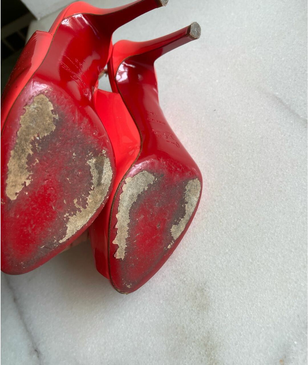 CHRISTIAN LOUBOUTIN Коралловые босоножки из лакированной кожи, фото 6