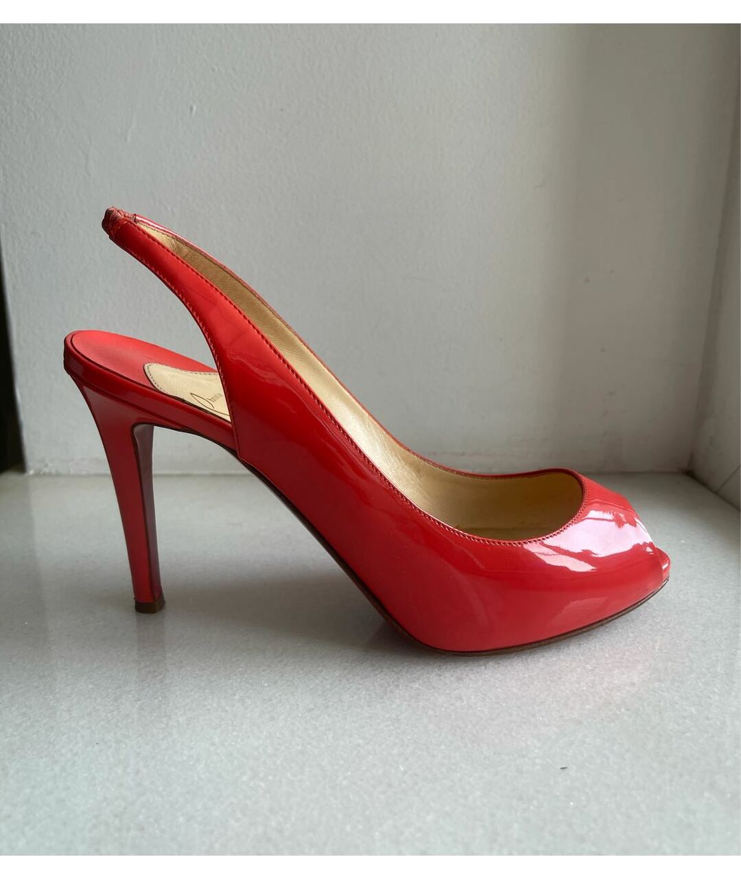 CHRISTIAN LOUBOUTIN Коралловые босоножки из лакированной кожи, фото 9