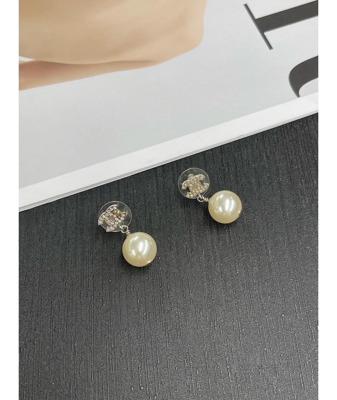 CHANEL Белые металлические серьги, фото 4