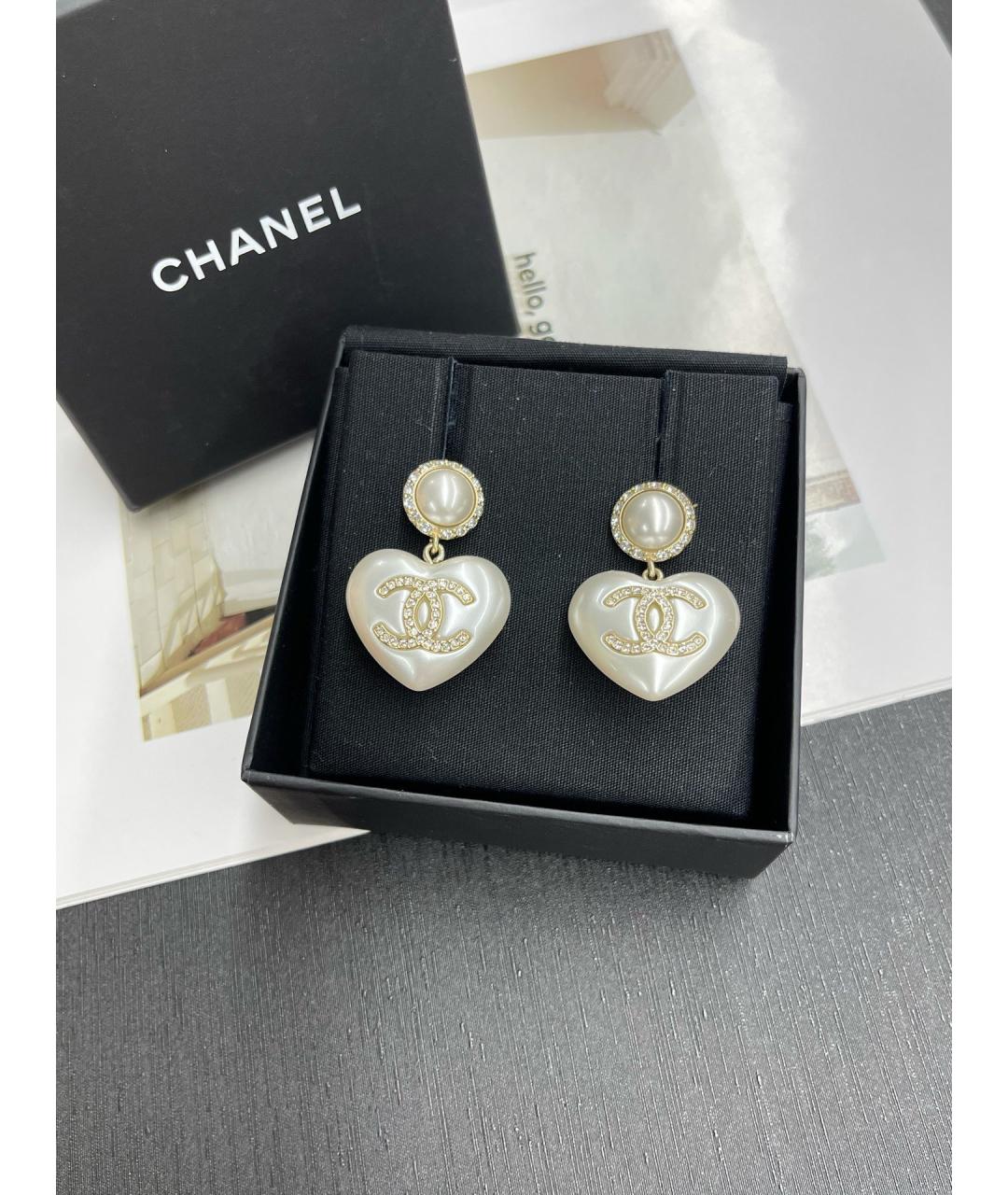 CHANEL Белые металлические серьги, фото 3