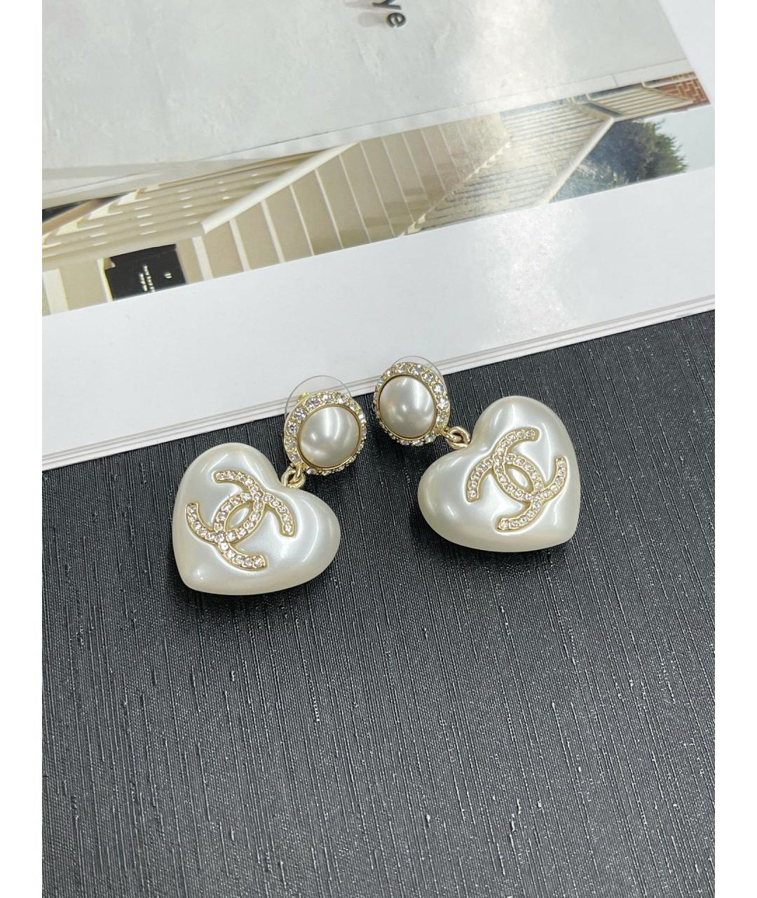 CHANEL Белые металлические серьги, фото 4