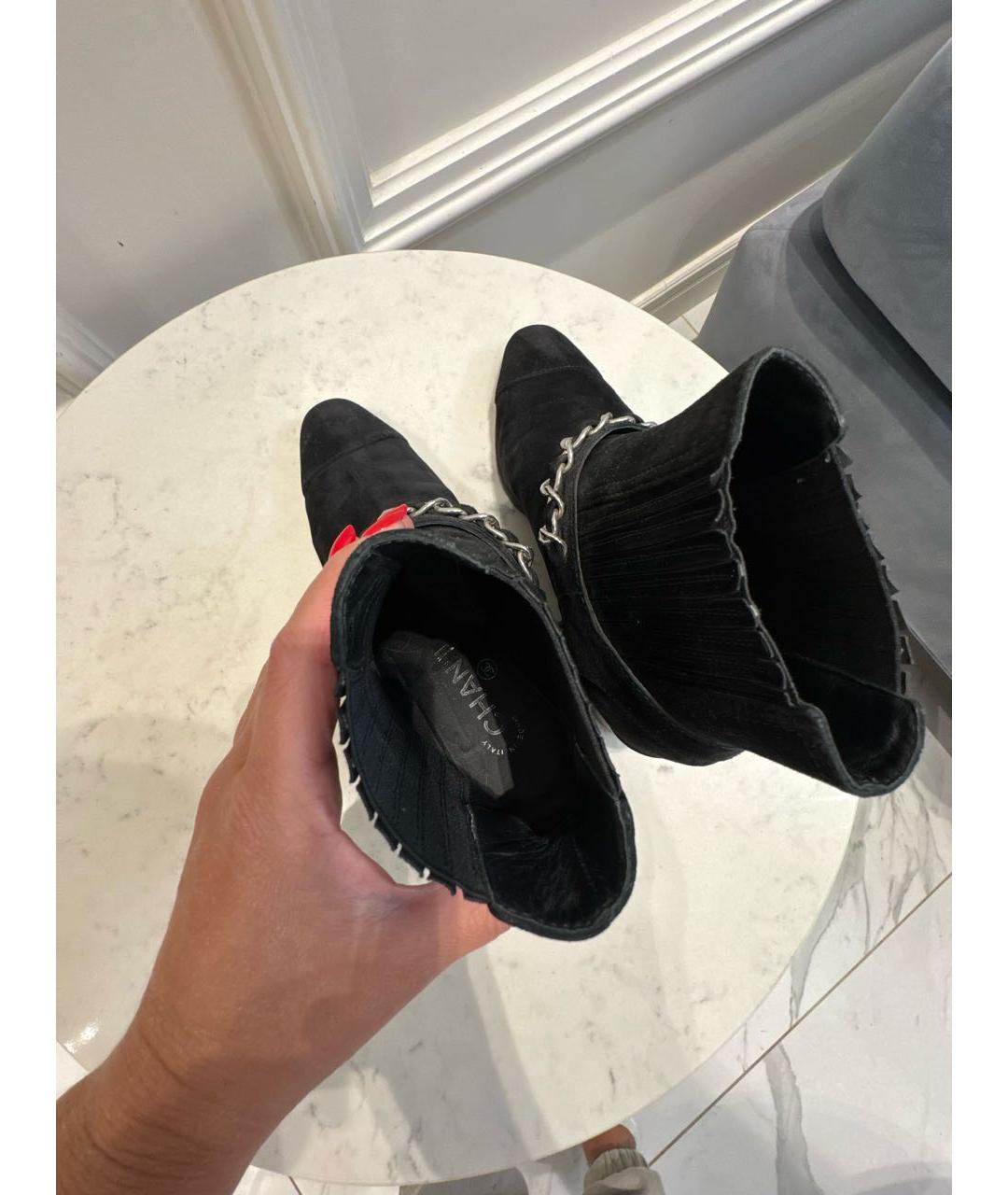 CHANEL Черные замшевые ботильоны, фото 3