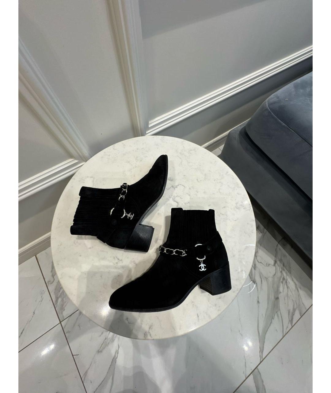 CHANEL Черные замшевые ботильоны, фото 5