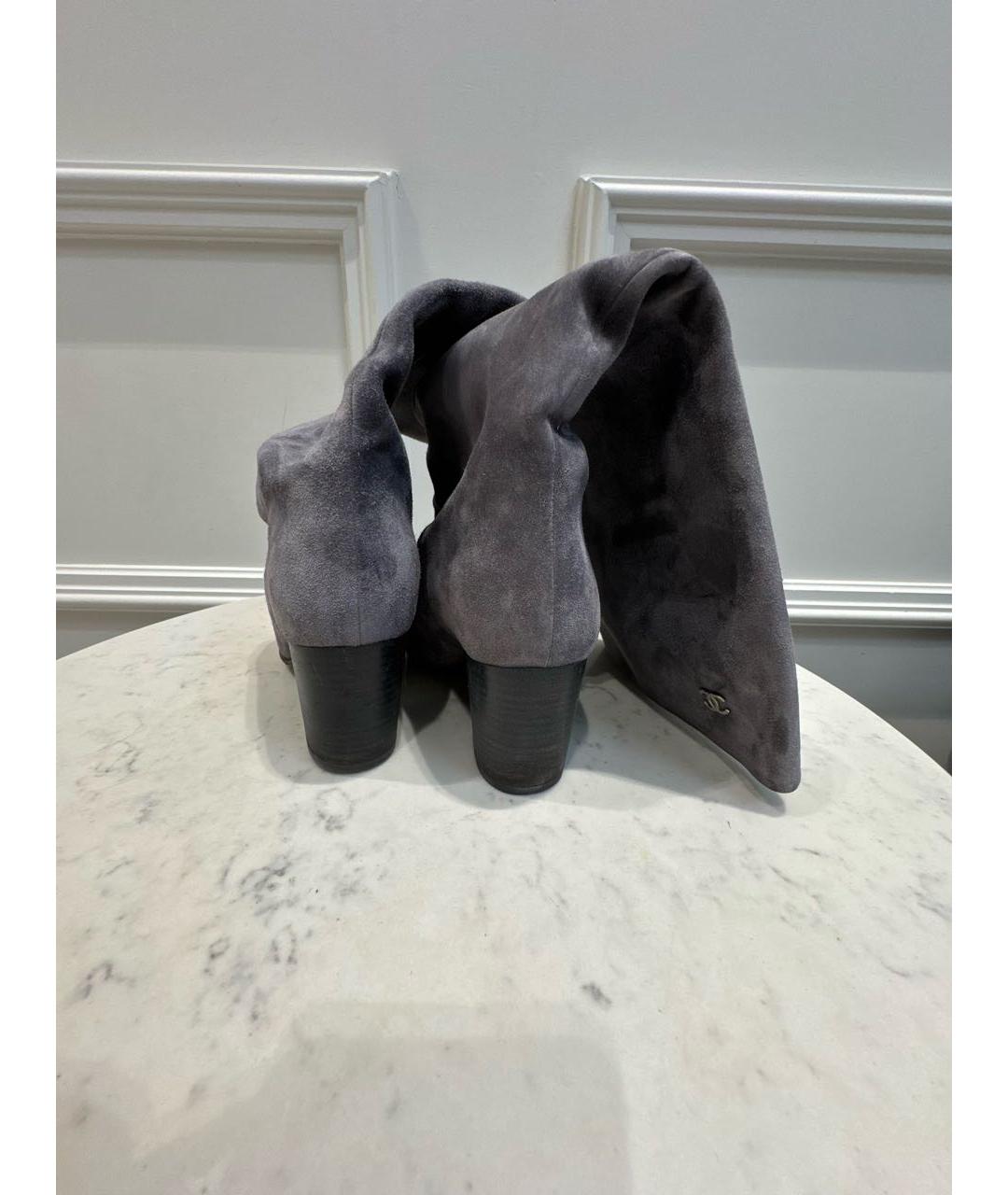CHANEL Серые замшевые сапоги, фото 4