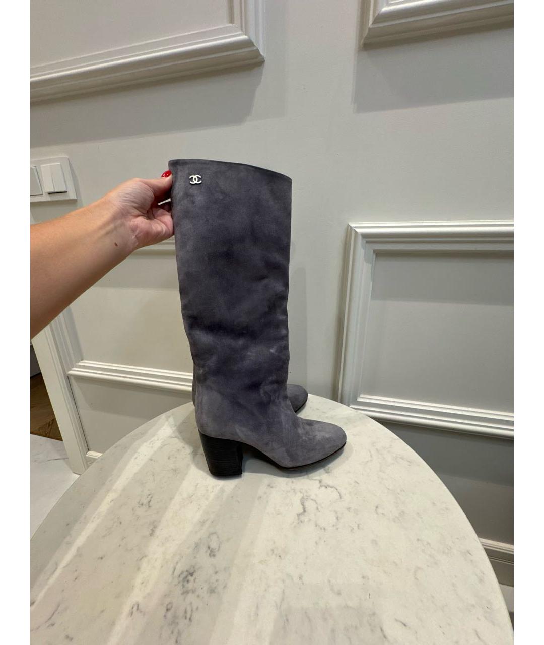 CHANEL Серые замшевые сапоги, фото 8