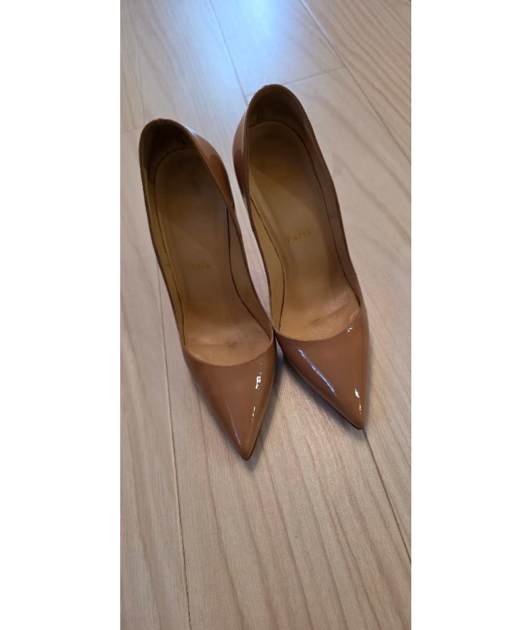 CHRISTIAN LOUBOUTIN Бежевые туфли из лакированной кожи, фото 4