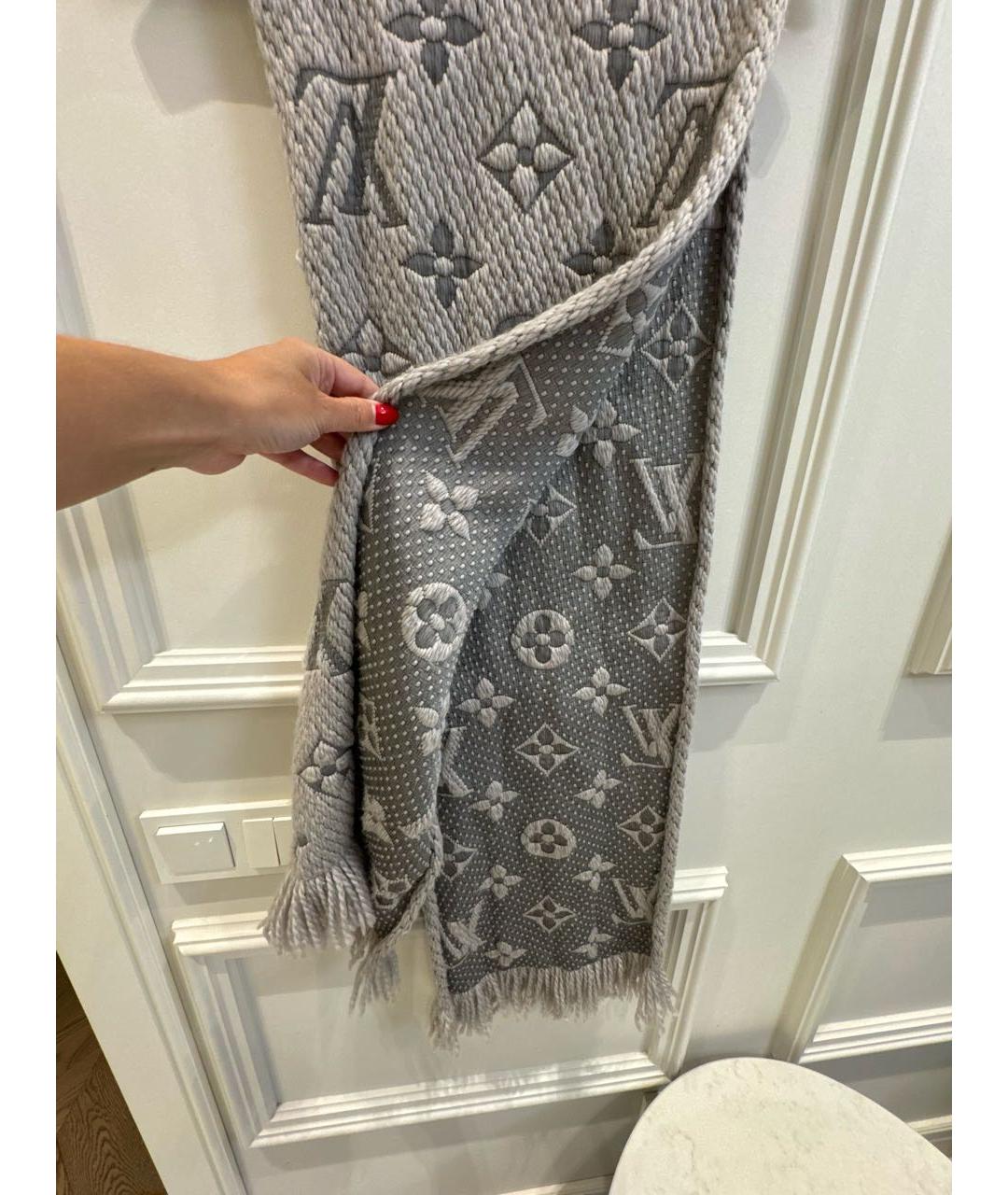 LOUIS VUITTON Серый шерстяной шарф, фото 5