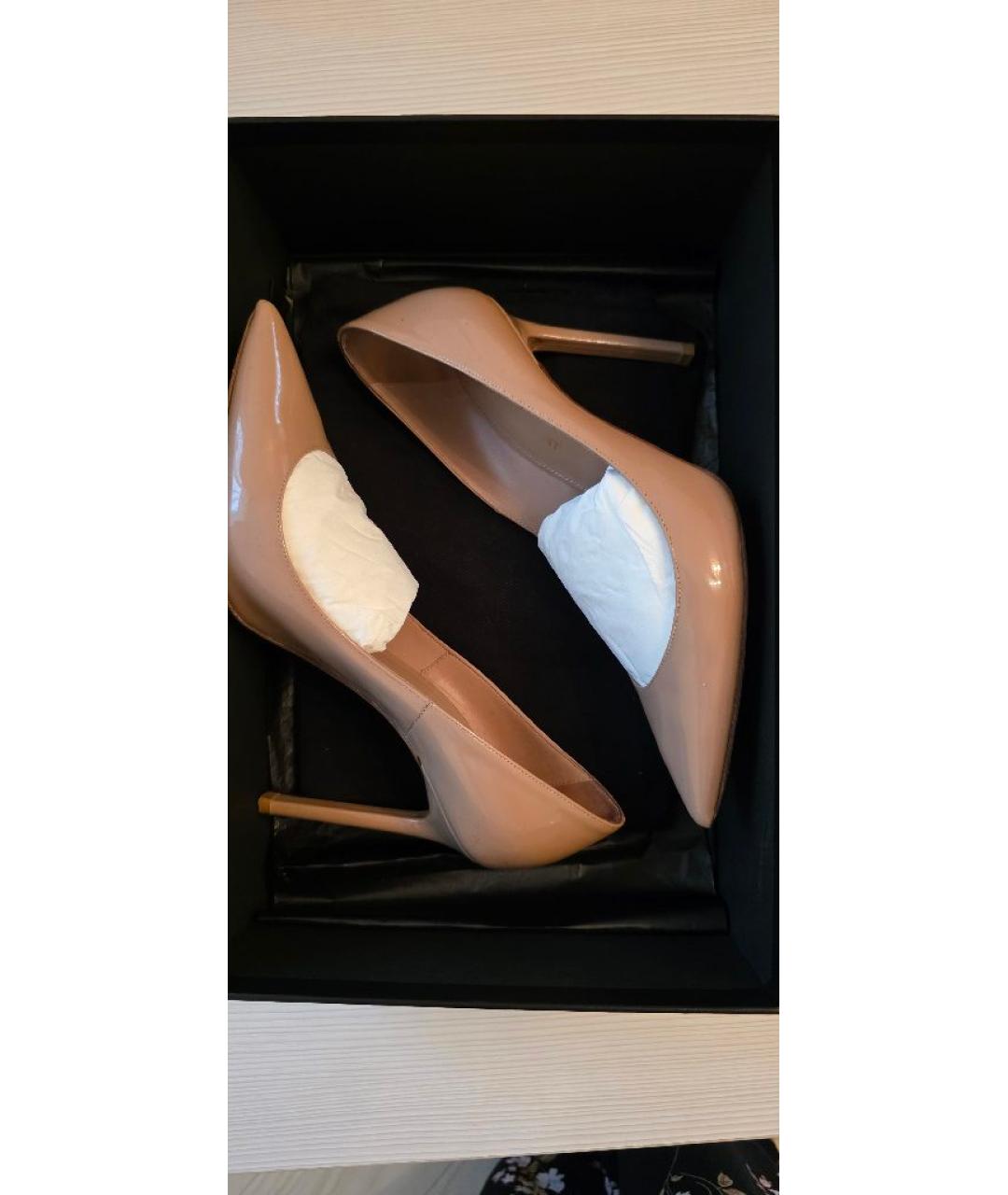 SAINT LAURENT Бежевые туфли из лакированной кожи, фото 5