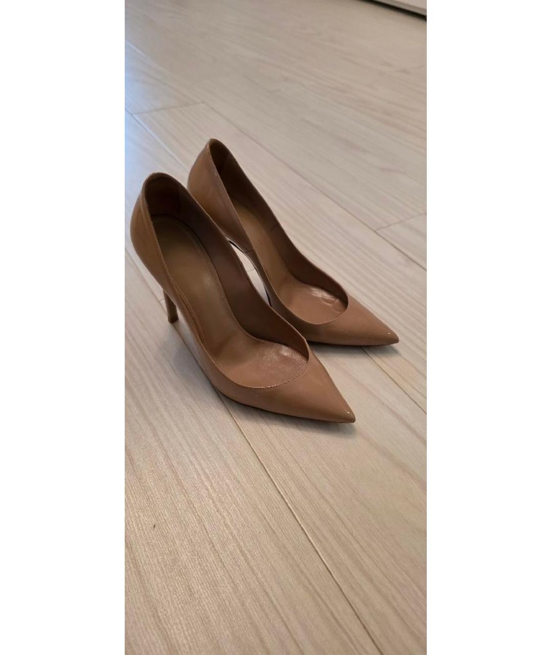 SAINT LAURENT Бежевые туфли из лакированной кожи, фото 3