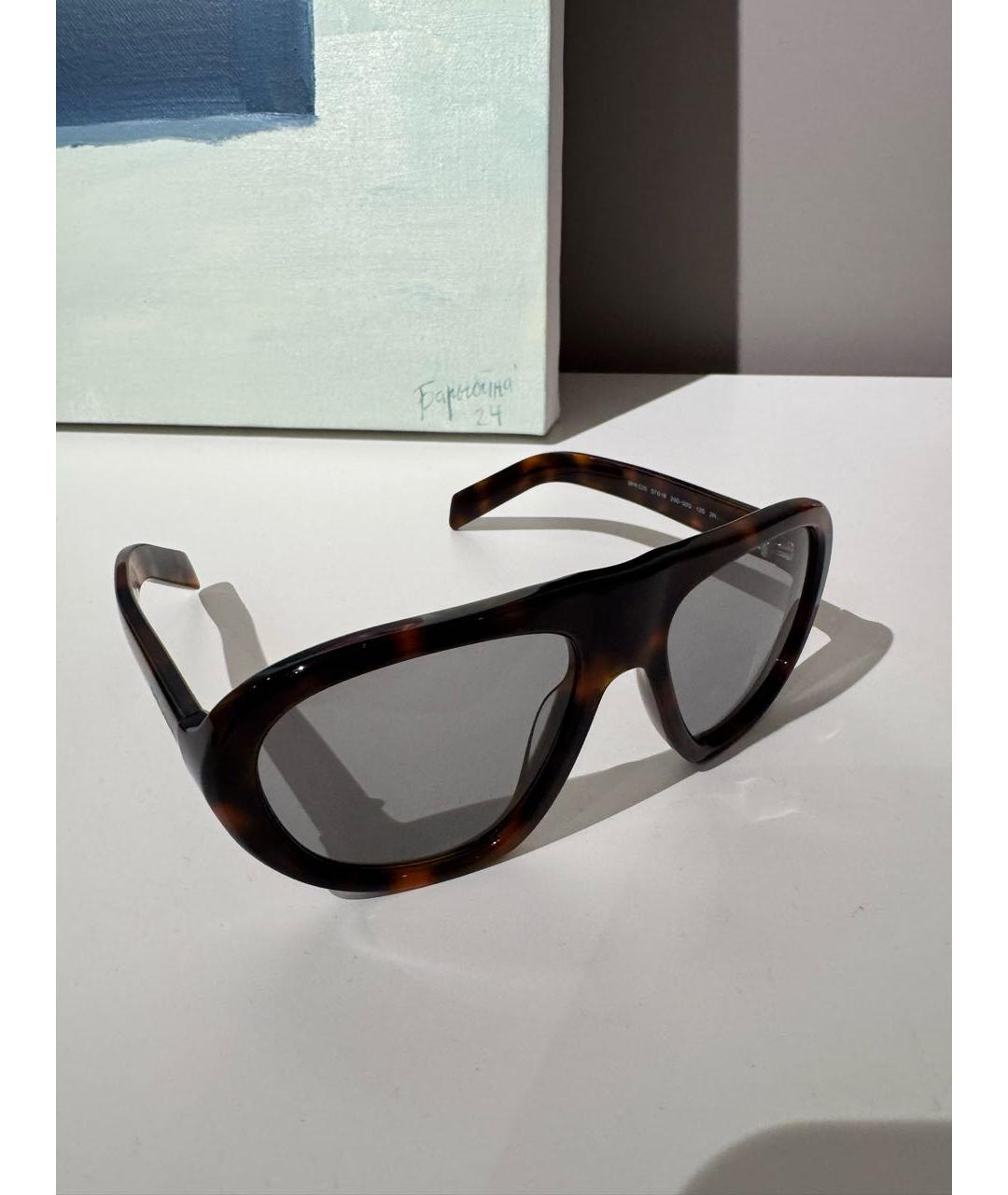 PRADA Коричневые пластиковые солнцезащитные очки, фото 2