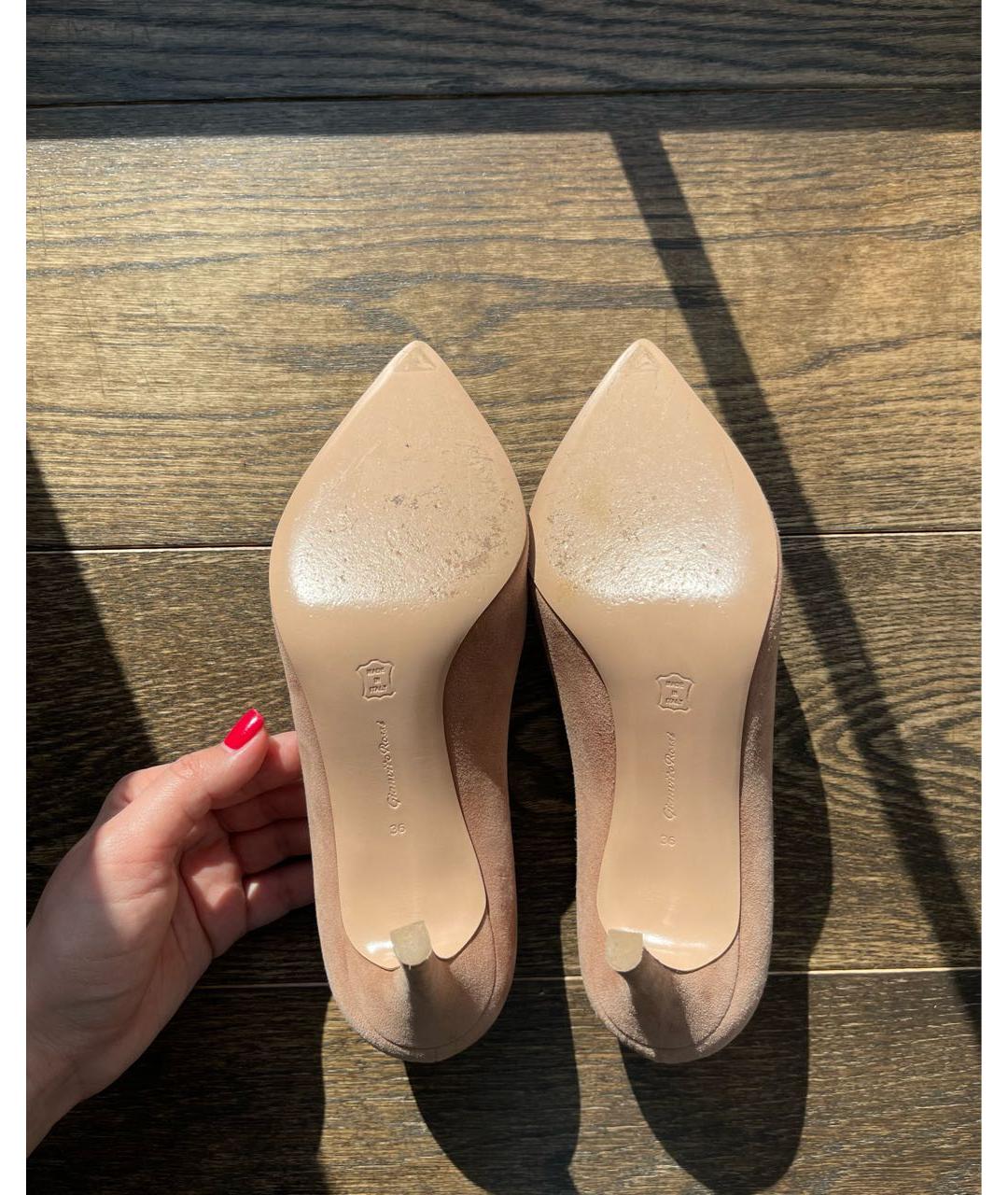 GIANVITO ROSSI Бежевые замшевые туфли, фото 3