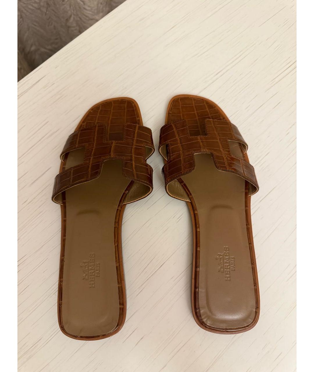 HERMES Коричневые шлепанцы из экзотической кожи, фото 3