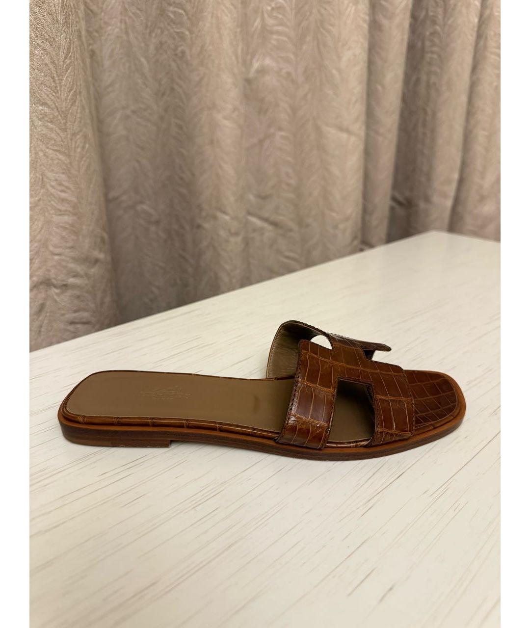 HERMES Коричневые шлепанцы из экзотической кожи, фото 9
