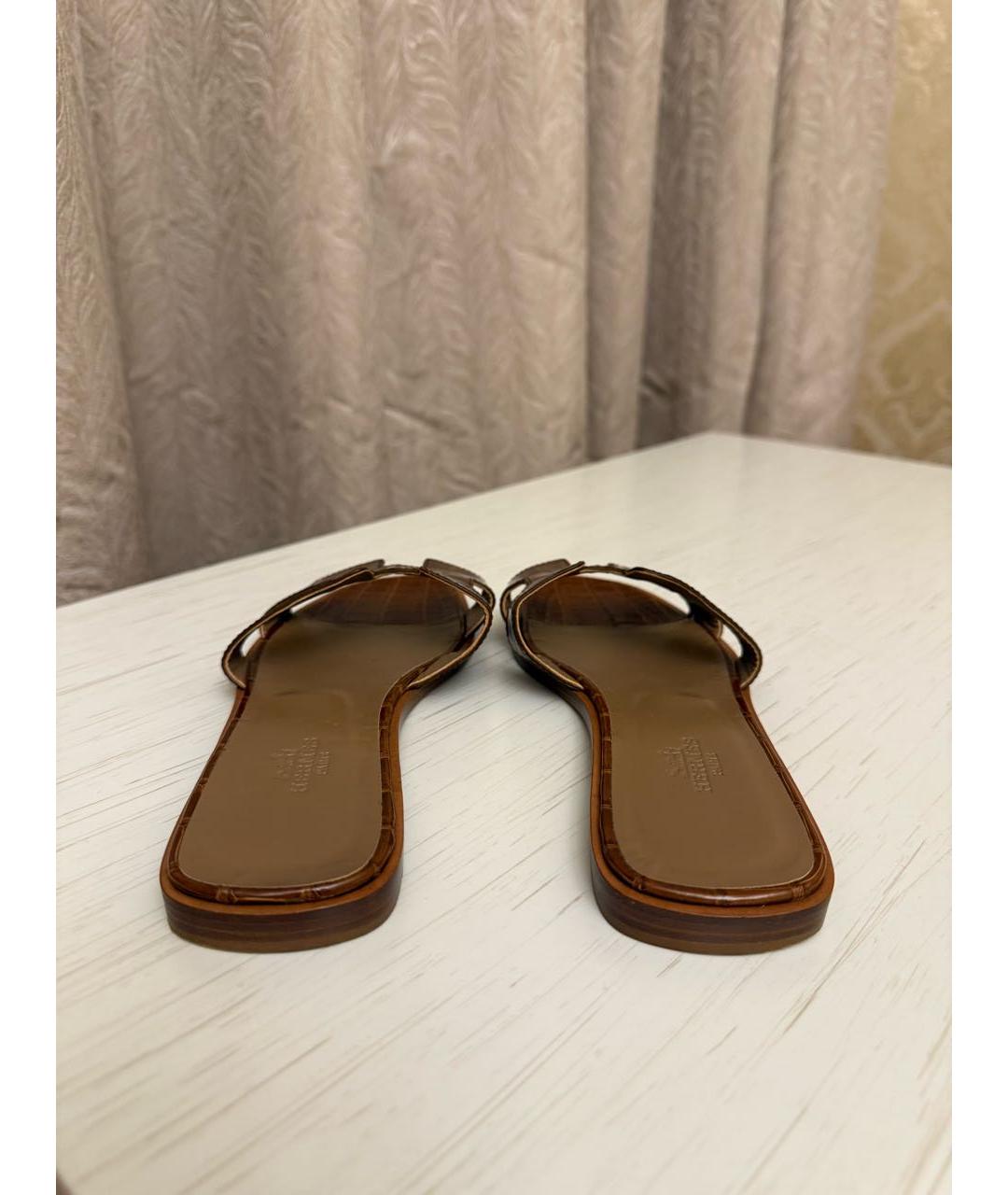 HERMES Коричневые шлепанцы из экзотической кожи, фото 4