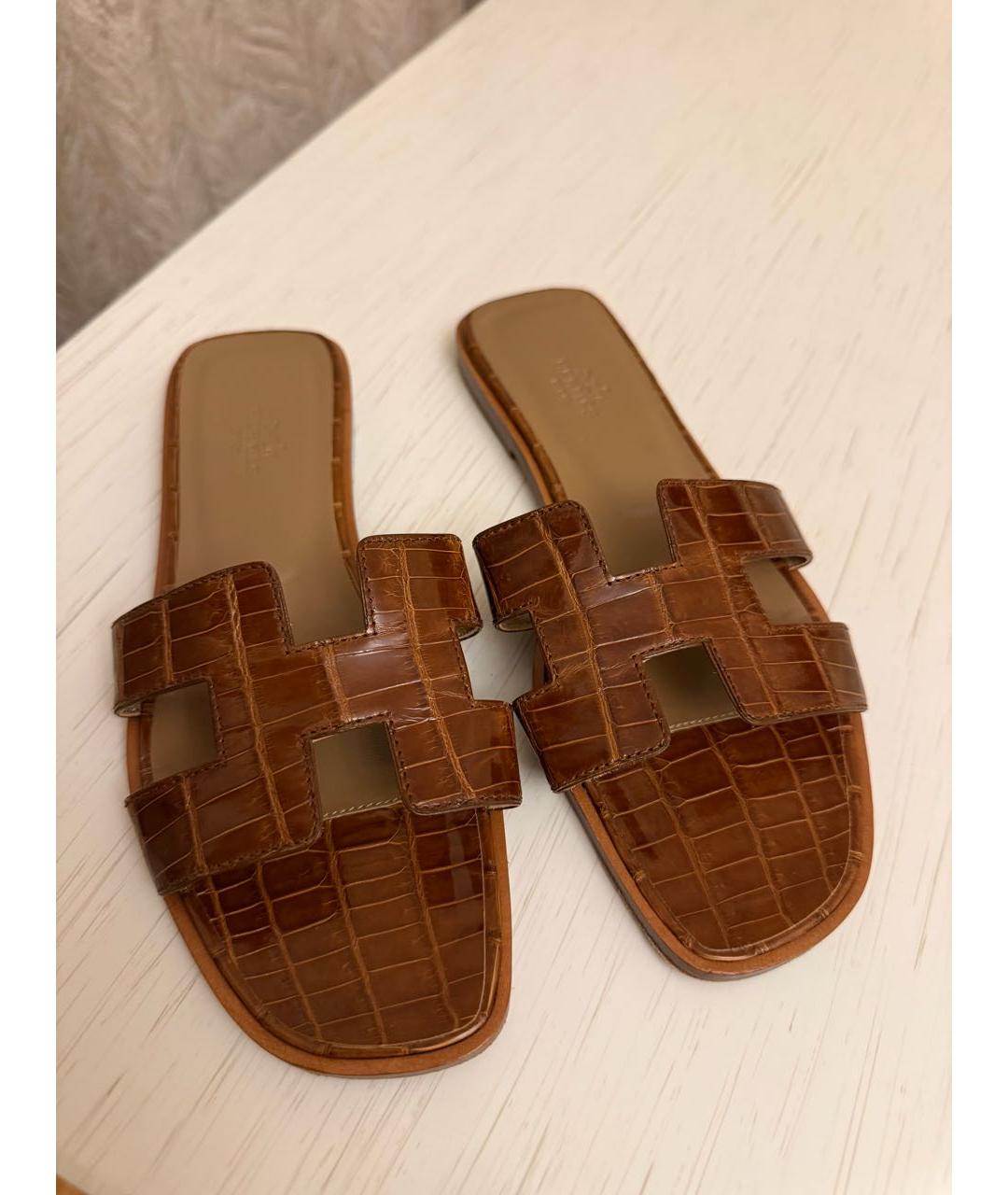 HERMES Коричневые шлепанцы из экзотической кожи, фото 6