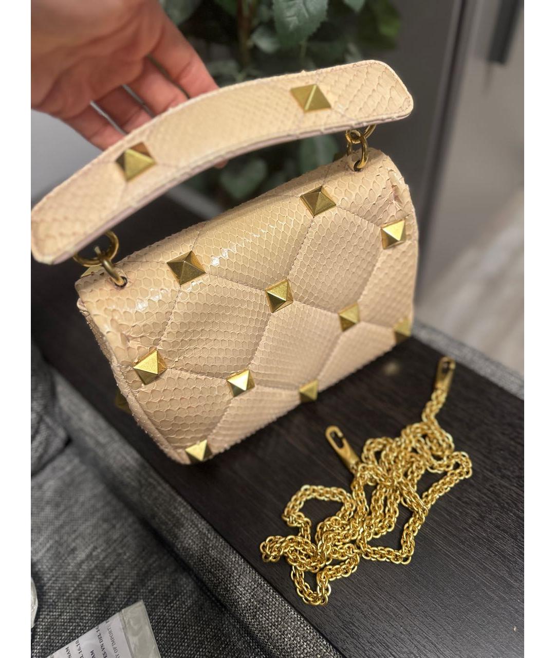 VALENTINO Бежевая сумка с короткими ручками из экзотической кожи, фото 3