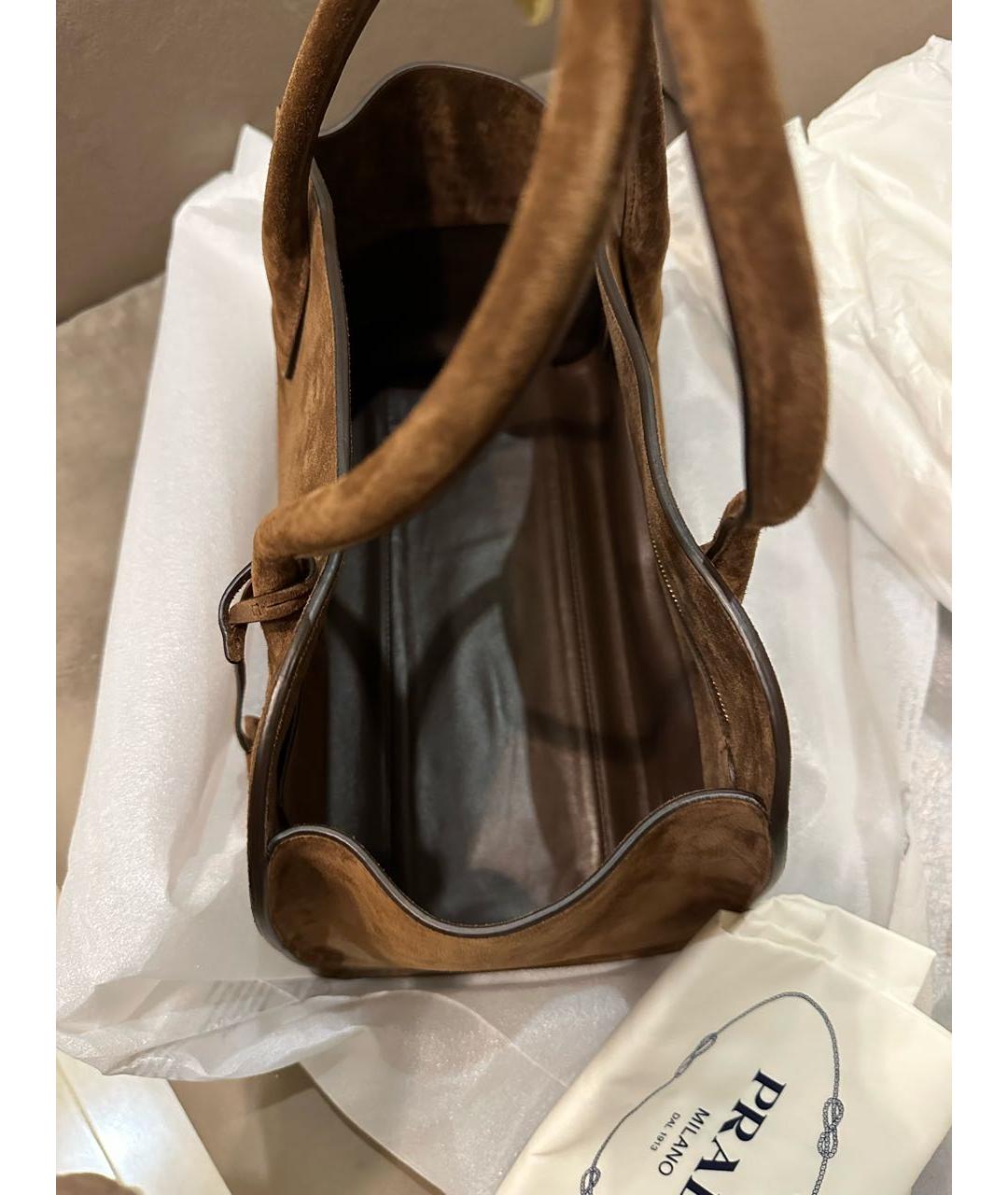 PRADA Коричневая замшевая сумка тоут, фото 6