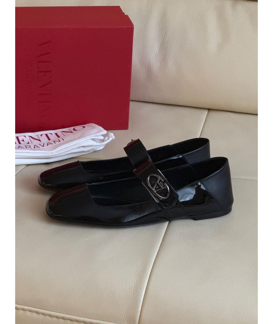 VALENTINO Черные балетки из лакированной кожи, фото 2