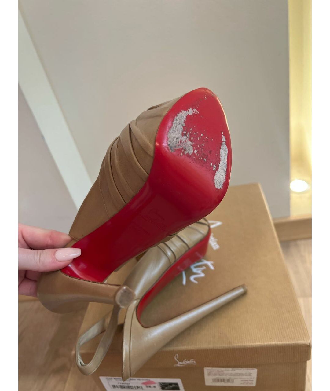 CHRISTIAN LOUBOUTIN Бежевые кожаные босоножки, фото 5