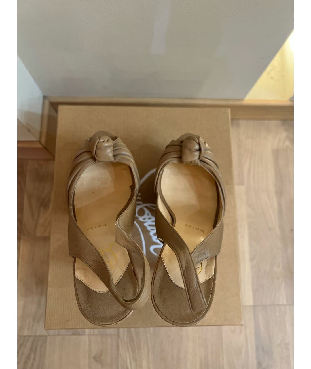 CHRISTIAN LOUBOUTIN Бежевые кожаные босоножки, фото 3