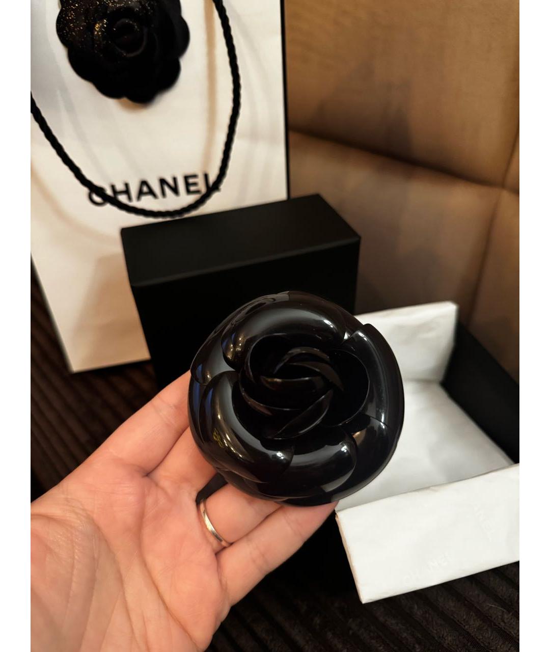 CHANEL Черная пластиковая булавка / брошь, фото 6