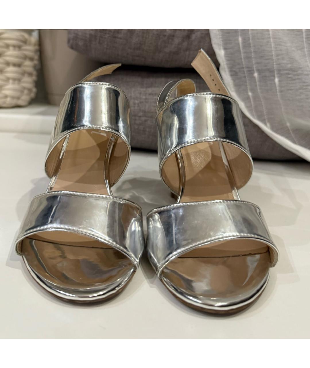 BLUGIRL Серебряные босоножки из лакированной кожи, фото 2