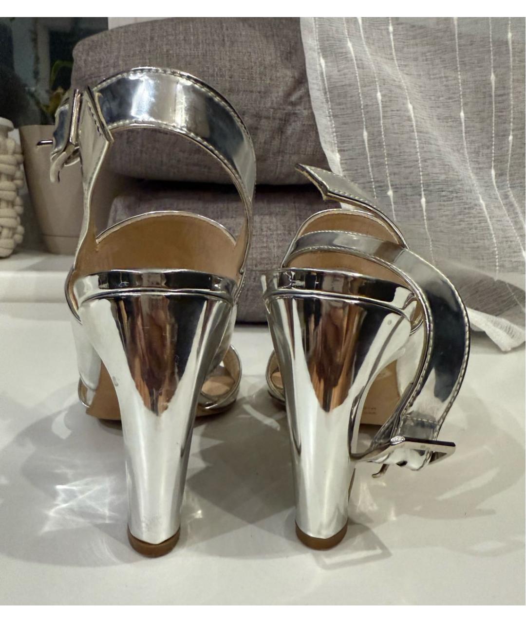 BLUGIRL Серебряные босоножки из лакированной кожи, фото 4