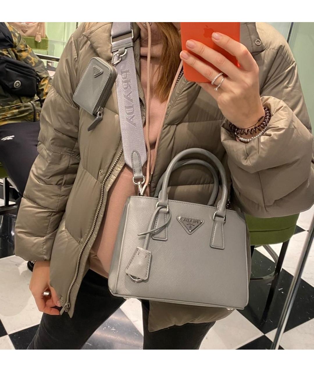 PRADA Серая кожаная сумка с короткими ручками, фото 3