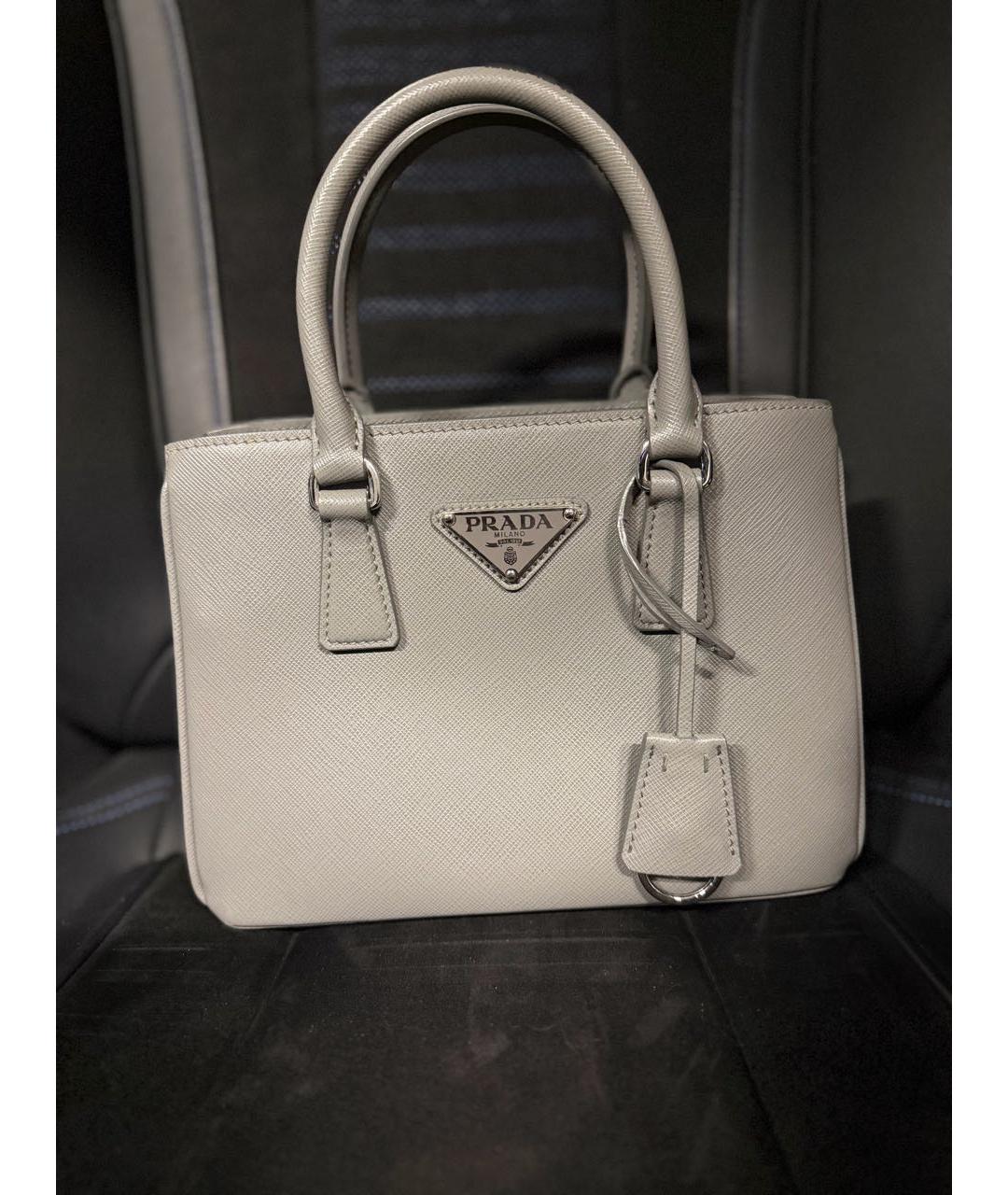 PRADA Серая кожаная сумка с короткими ручками, фото 6