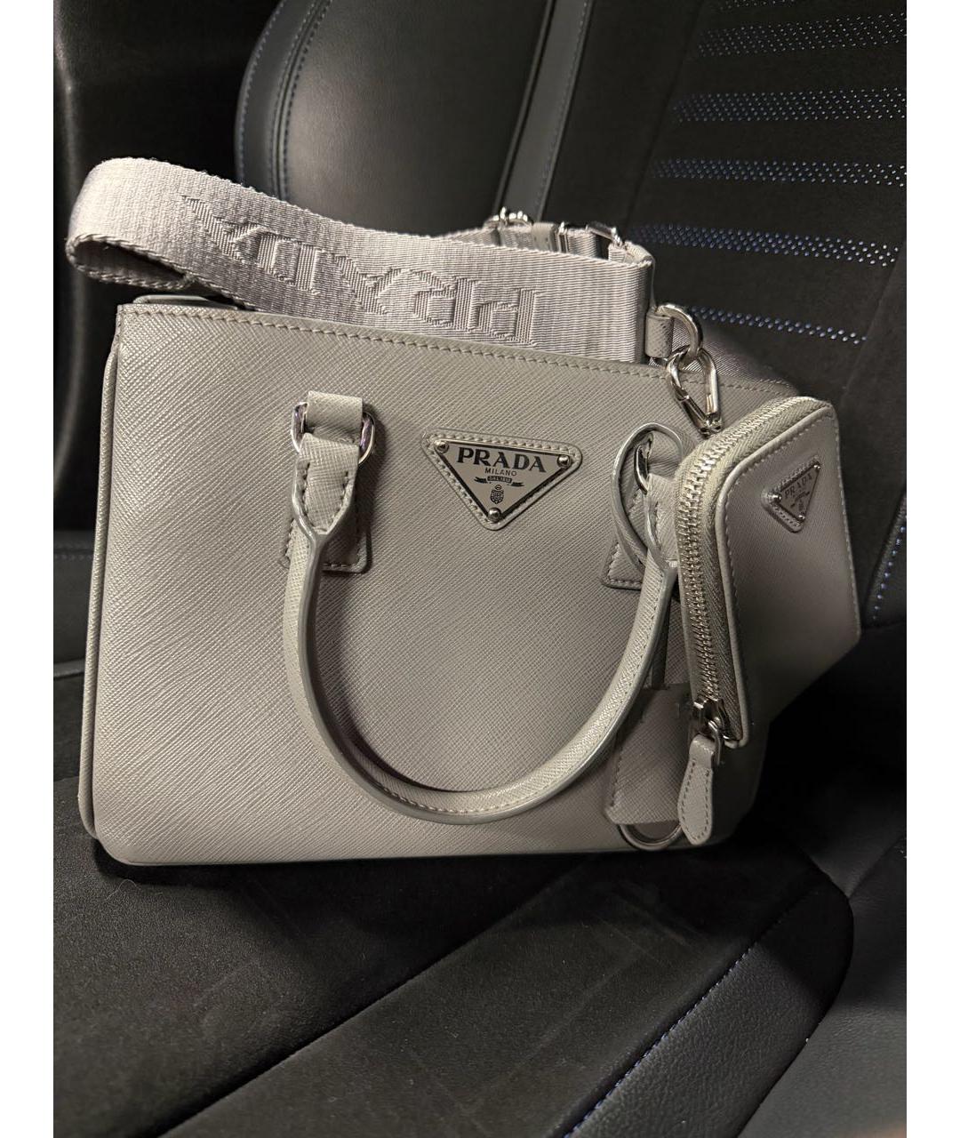 PRADA Серая кожаная сумка с короткими ручками, фото 2