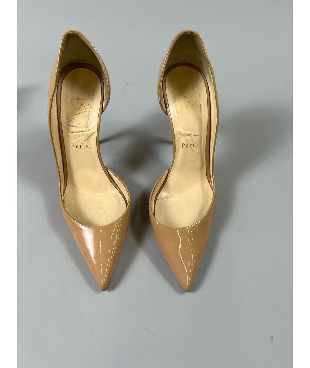 CHRISTIAN LOUBOUTIN Бежевые туфли из лакированной кожи, фото 2