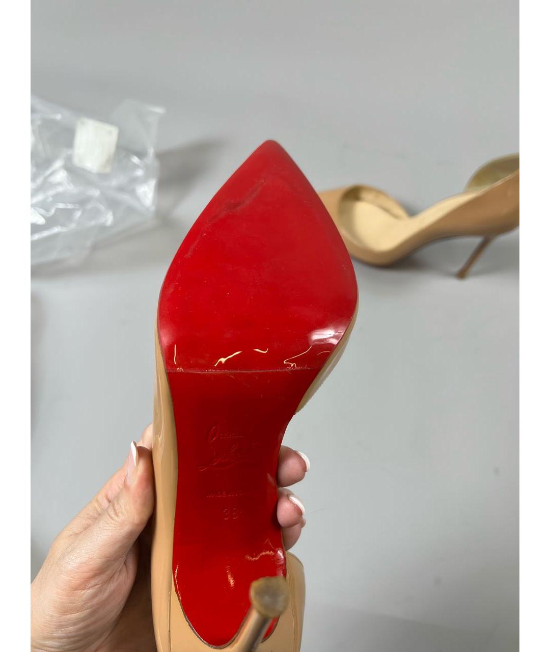 CHRISTIAN LOUBOUTIN Бежевые туфли из лакированной кожи, фото 5