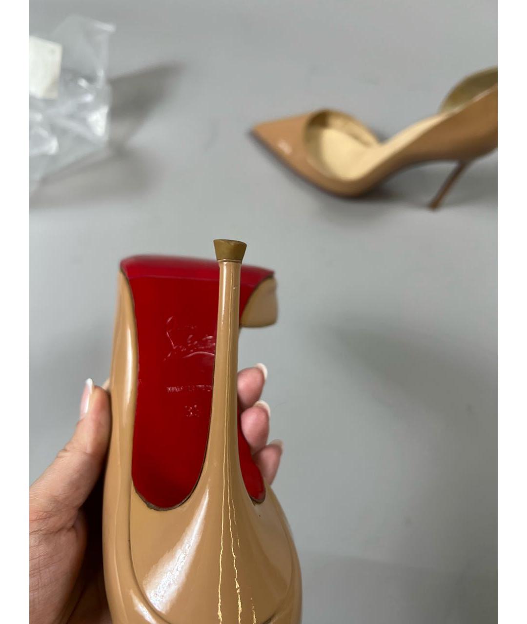 CHRISTIAN LOUBOUTIN Бежевые туфли из лакированной кожи, фото 4