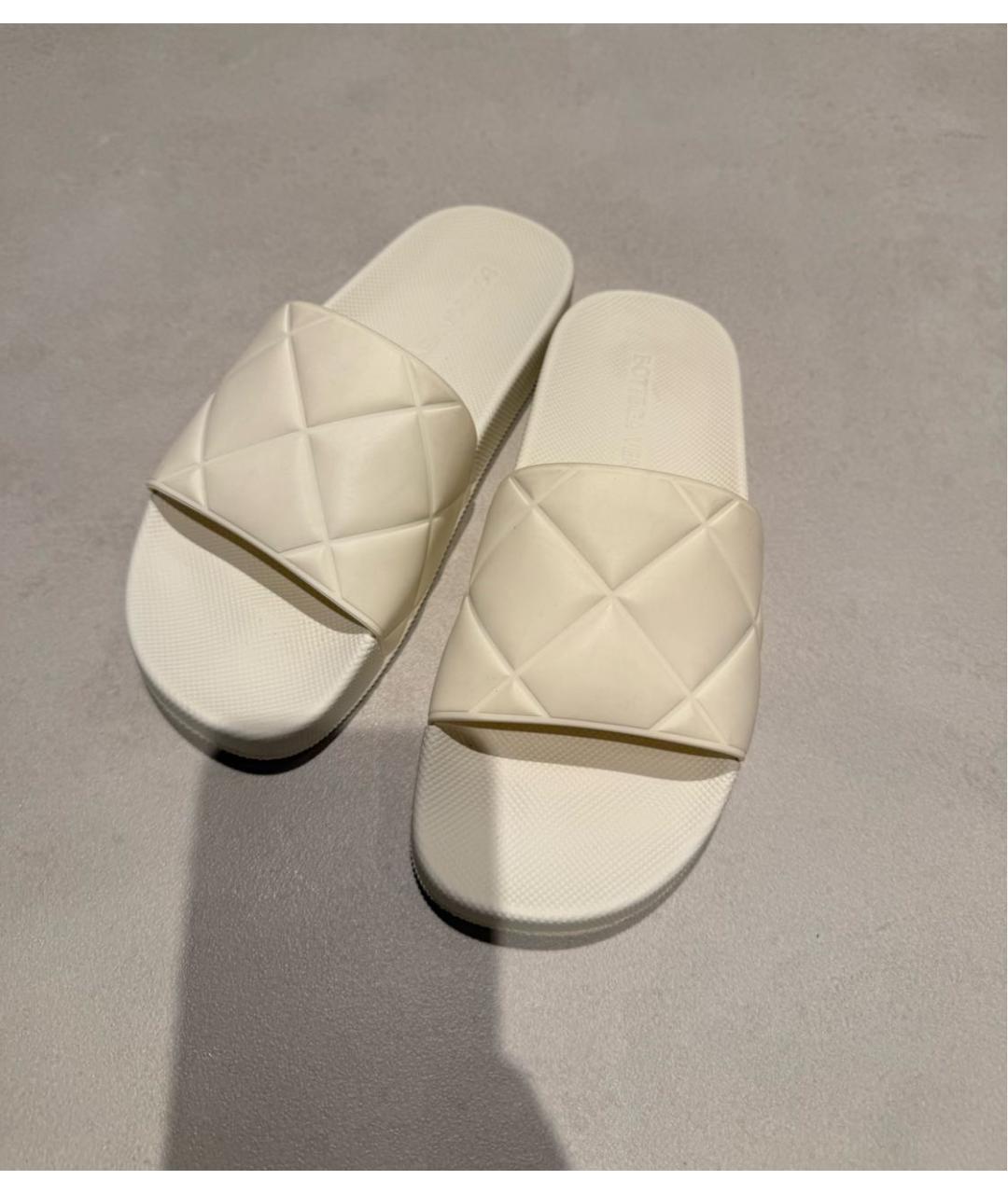 BOTTEGA VENETA Белые резиновые шлепанцы, фото 6