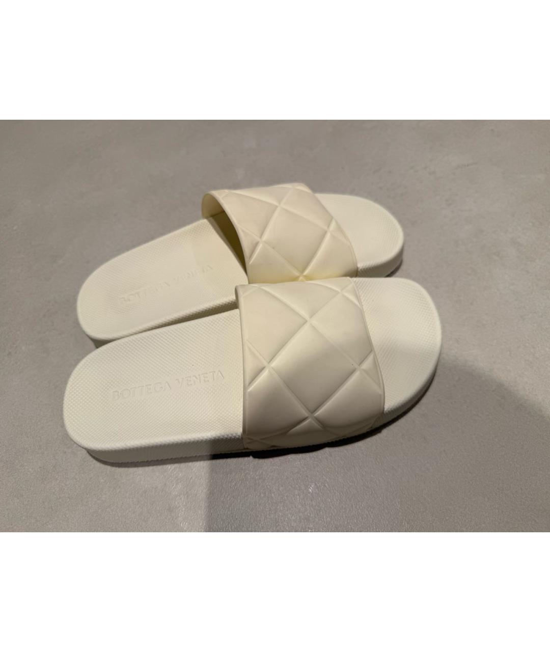 BOTTEGA VENETA Белые резиновые шлепанцы, фото 5