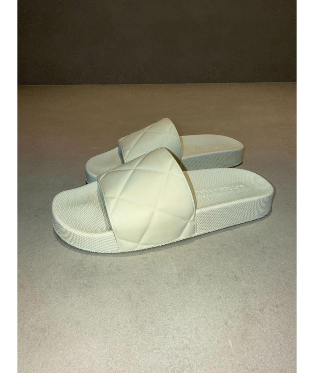 BOTTEGA VENETA Белые резиновые шлепанцы, фото 3