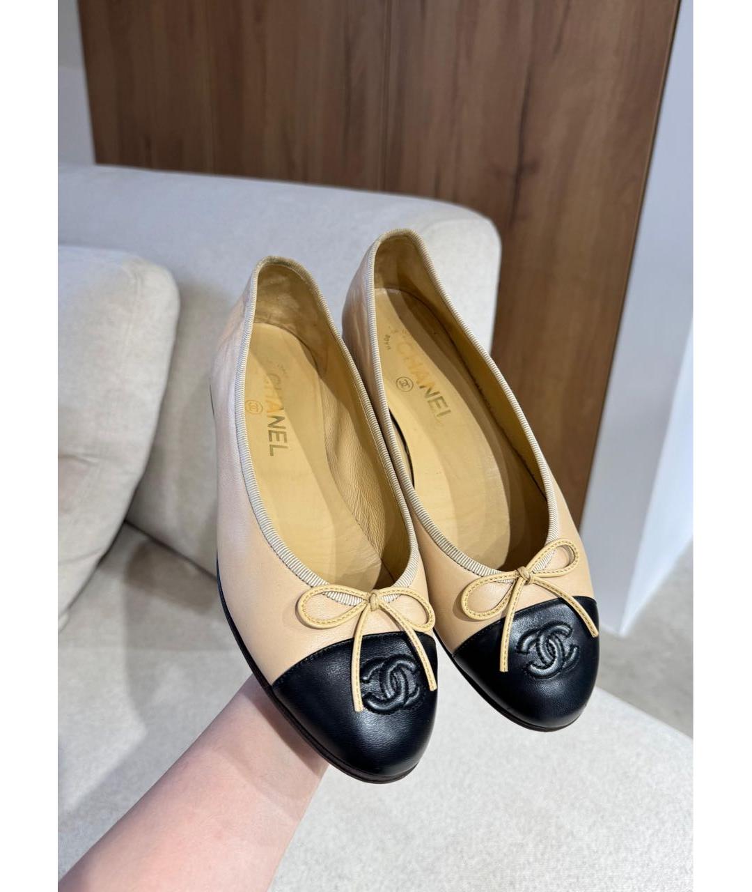 CHANEL Бежевые кожаные балетки, фото 3