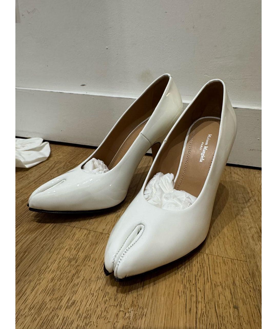MAISON MARGIELA Белые туфли из лакированной кожи, фото 7