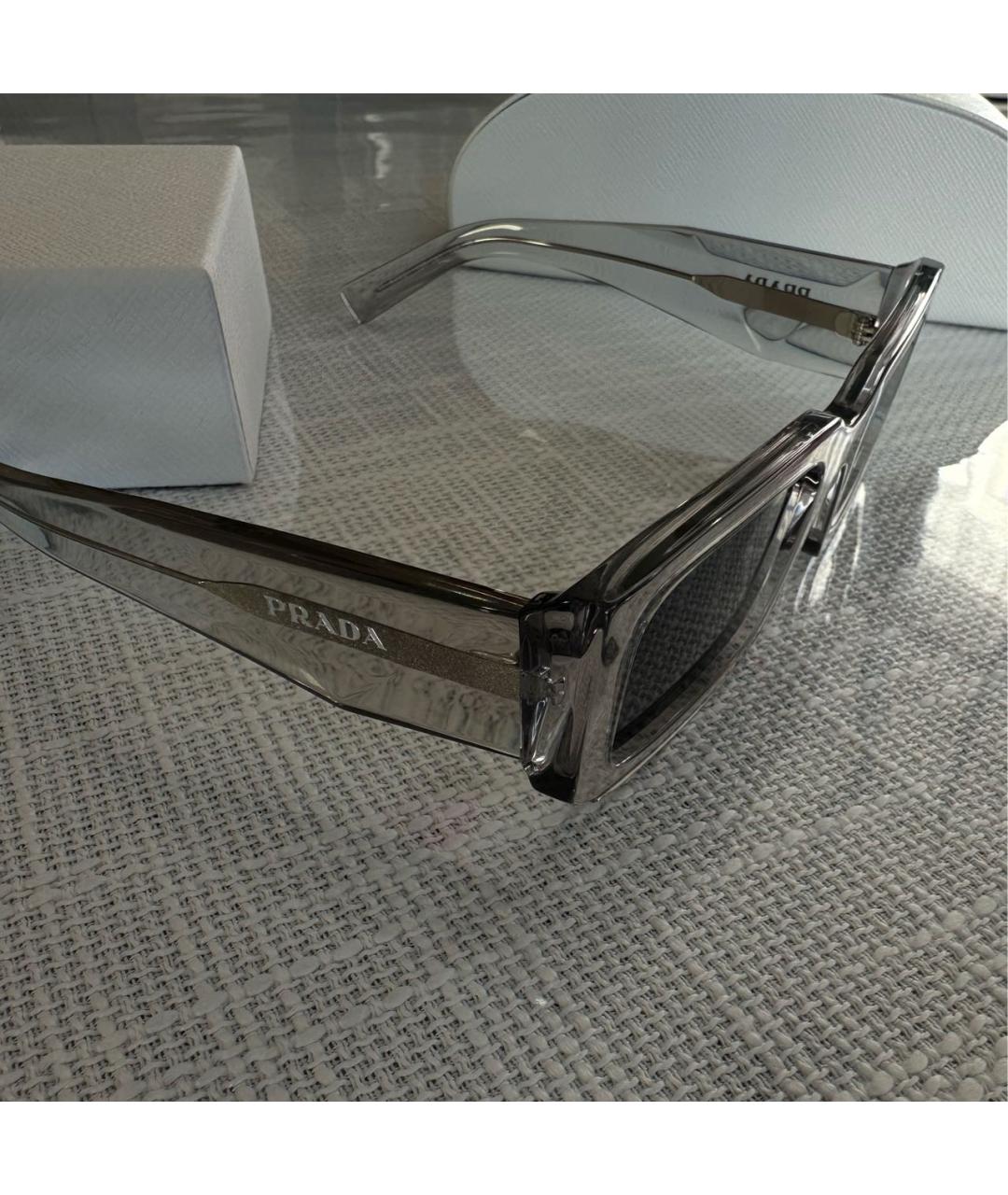 PRADA Серые пластиковые солнцезащитные очки, фото 2