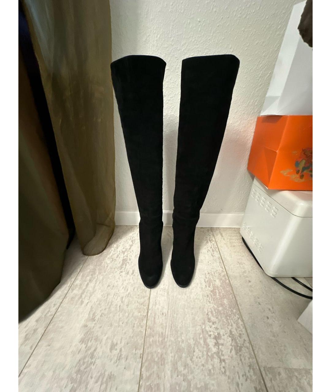 STUART WEITZMAN Черные замшевые сапоги, фото 2