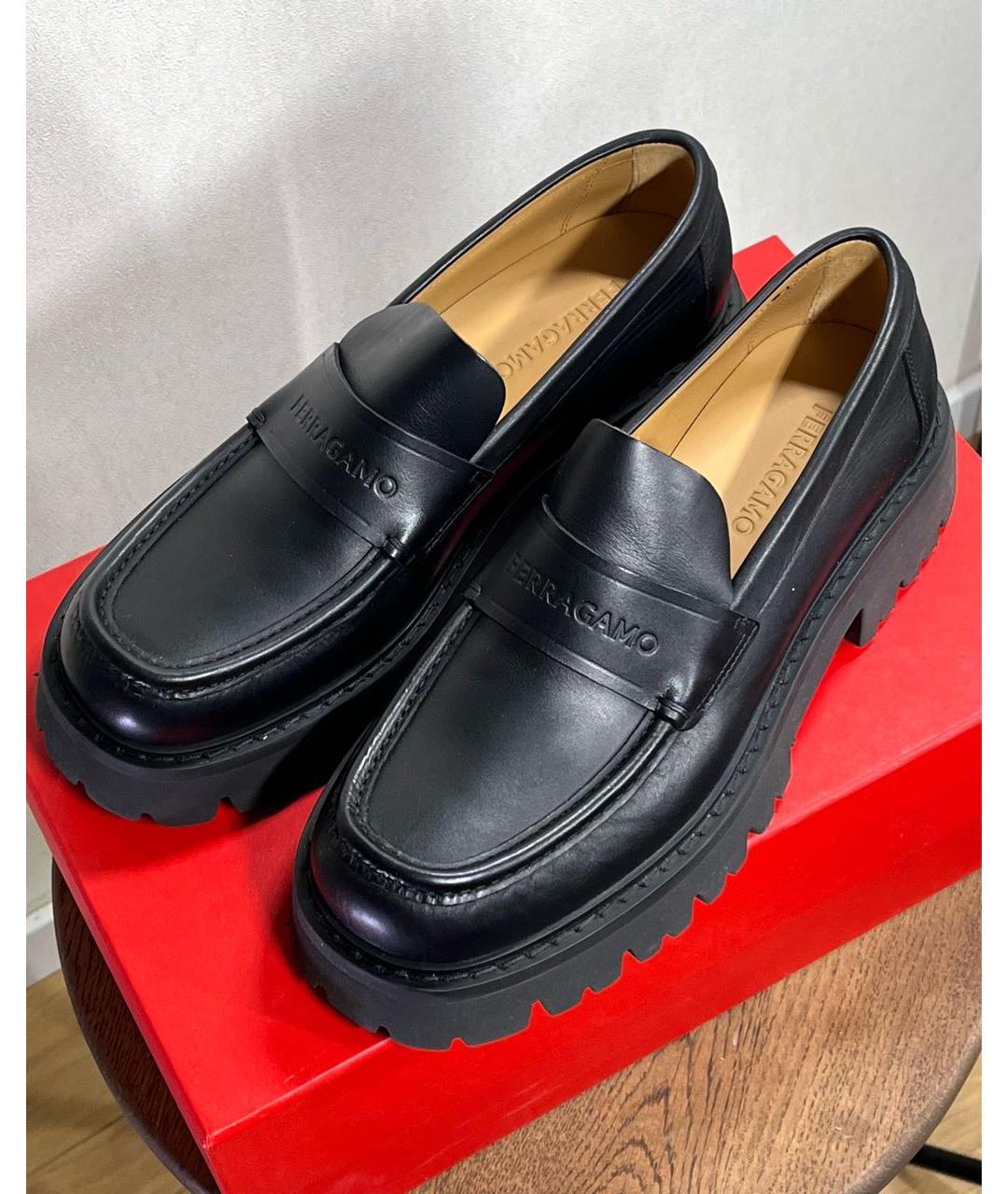 FERRAGAMO Черные кожаные лоферы, фото 4