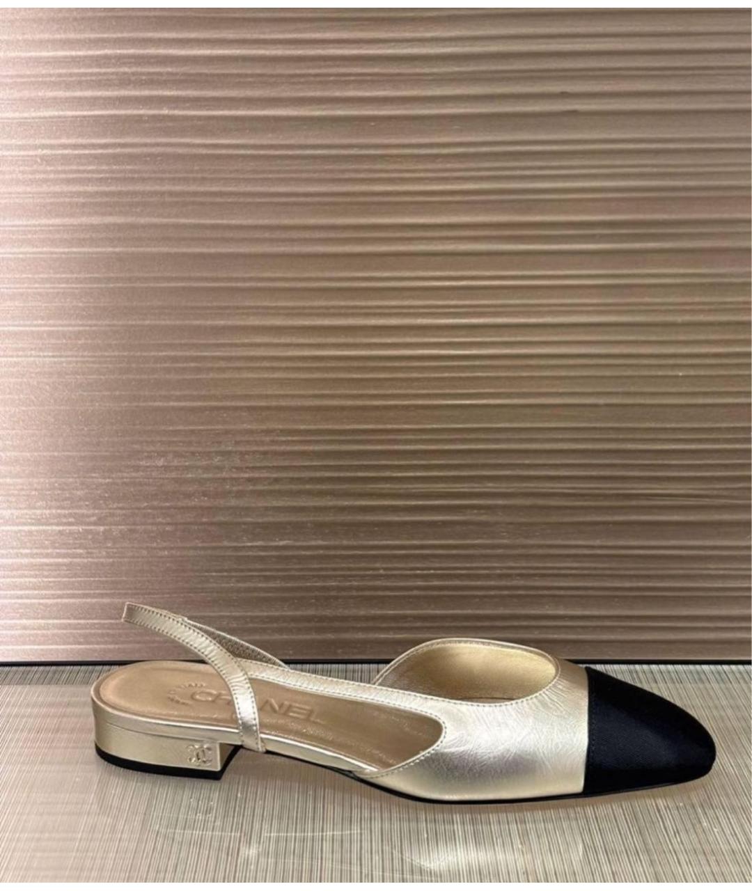CHANEL Золотые кожаные туфли, фото 2