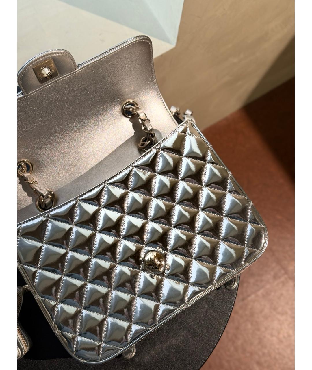 CHANEL Серебрянный рюкзак из лакированной кожи, фото 9